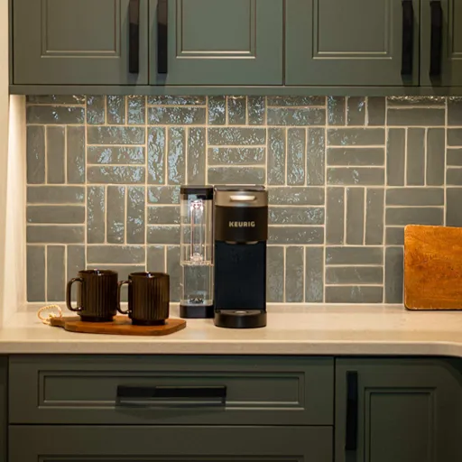 tile installation to match kitchen cabinets 